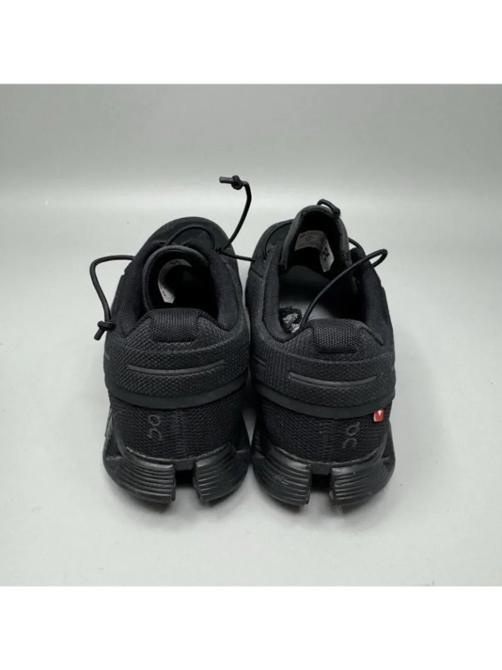 ON Cloud Swiss Engineering Women Walking Running Sneaker Size 8